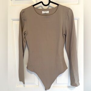 Aritzia Babaton Contour Crew Longsleeve Bodysuit in Warm Beige